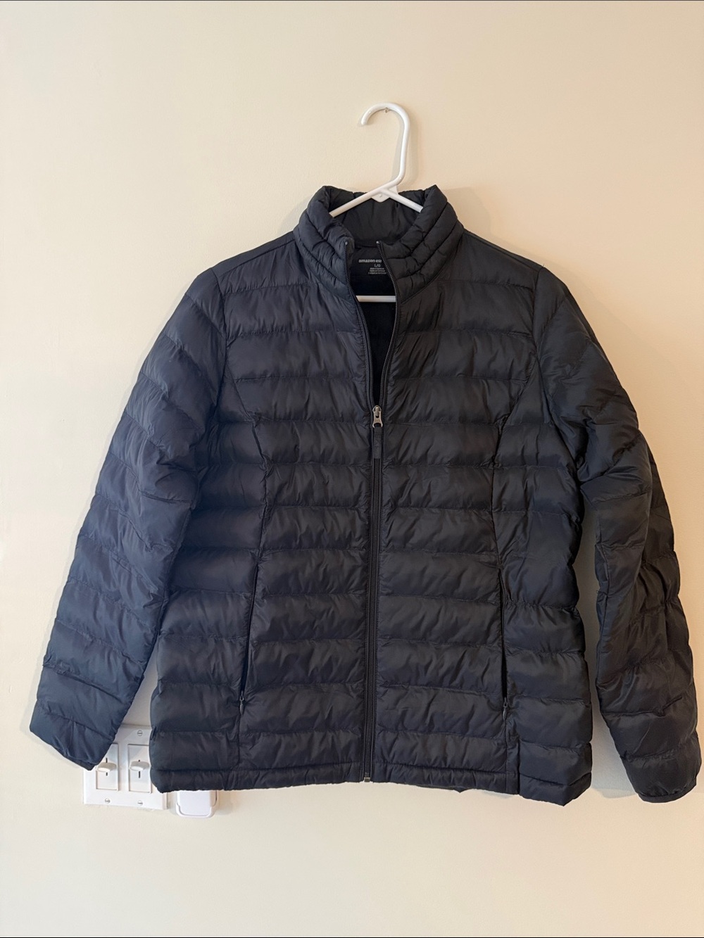 Amazon Essentials Lightweight Black Puffer Jacket